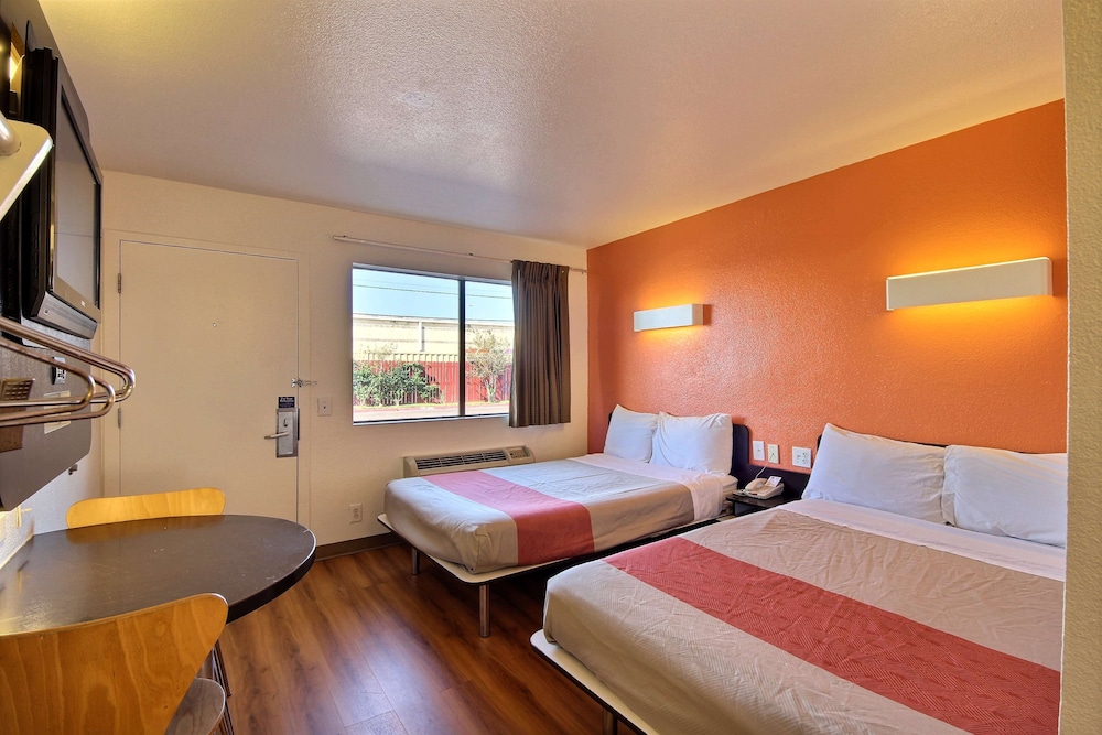 Motel6 Laredo Tx South 13/49
