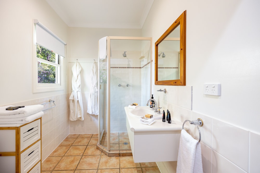 Camelot Boutique Accommodations 53/54
