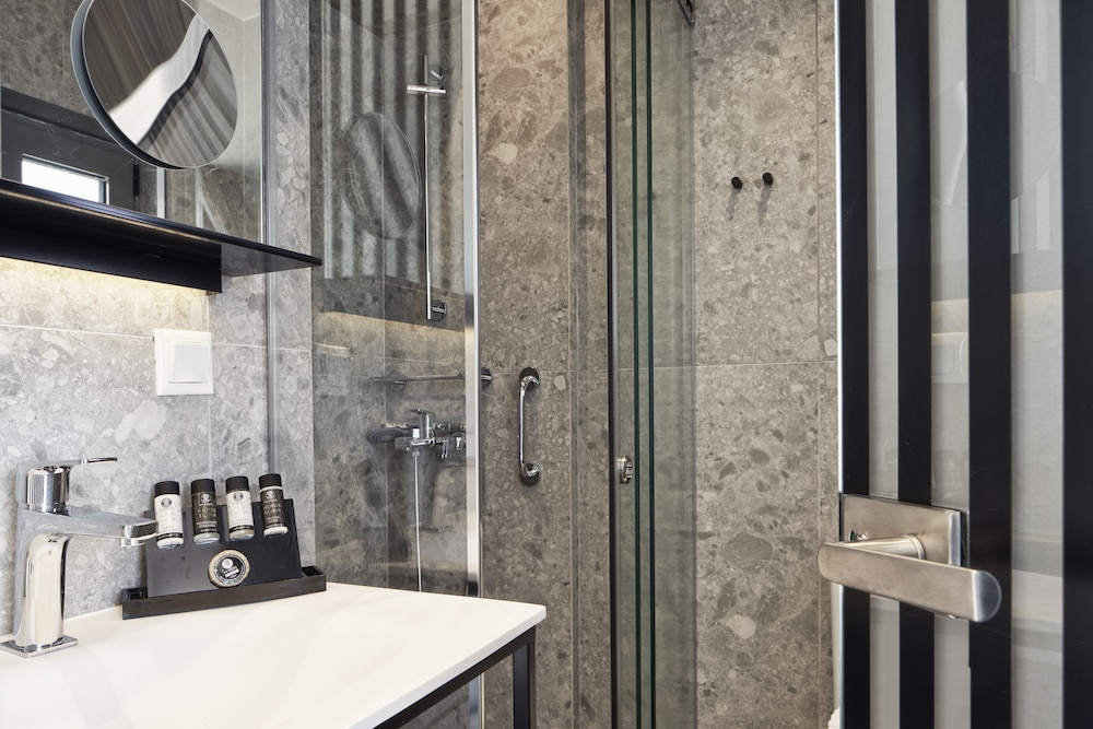 Urban Frame Hotel 43/46