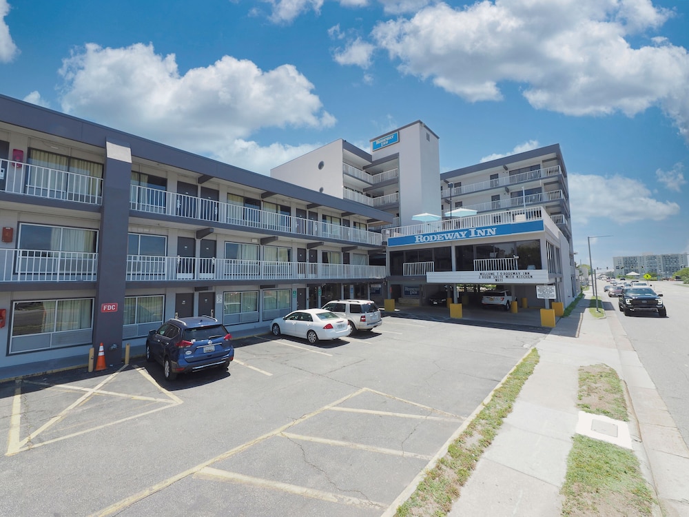 Red Roof PLUS+ & Suites Virginia Beach - Seaside 5/45