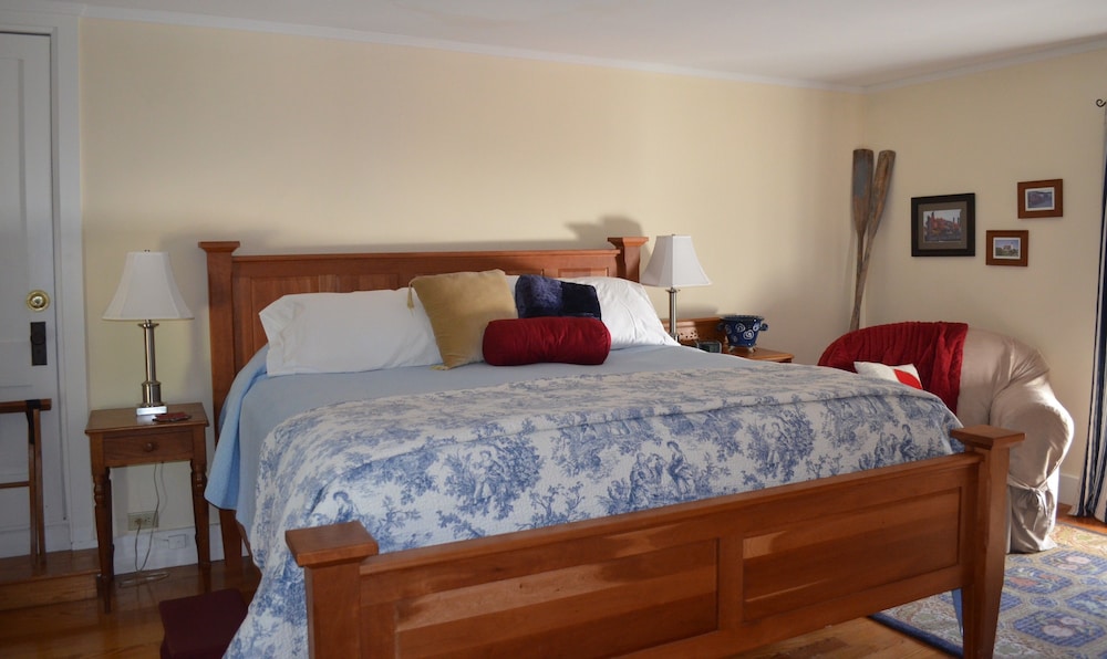 Benjamin F Packard House Bed and Breakfast 10/47