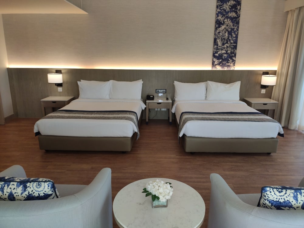 The Royal Paradise Hotel & Spa 34/75