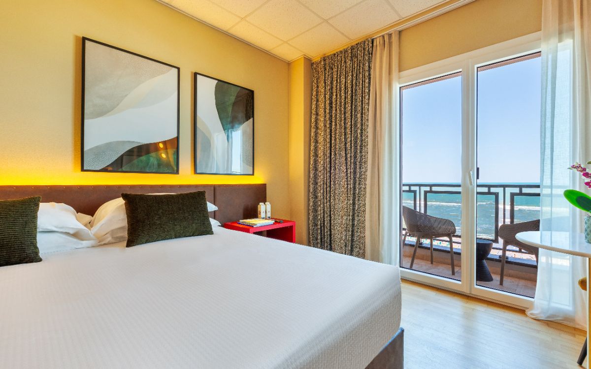 Deluxe, Double Bed