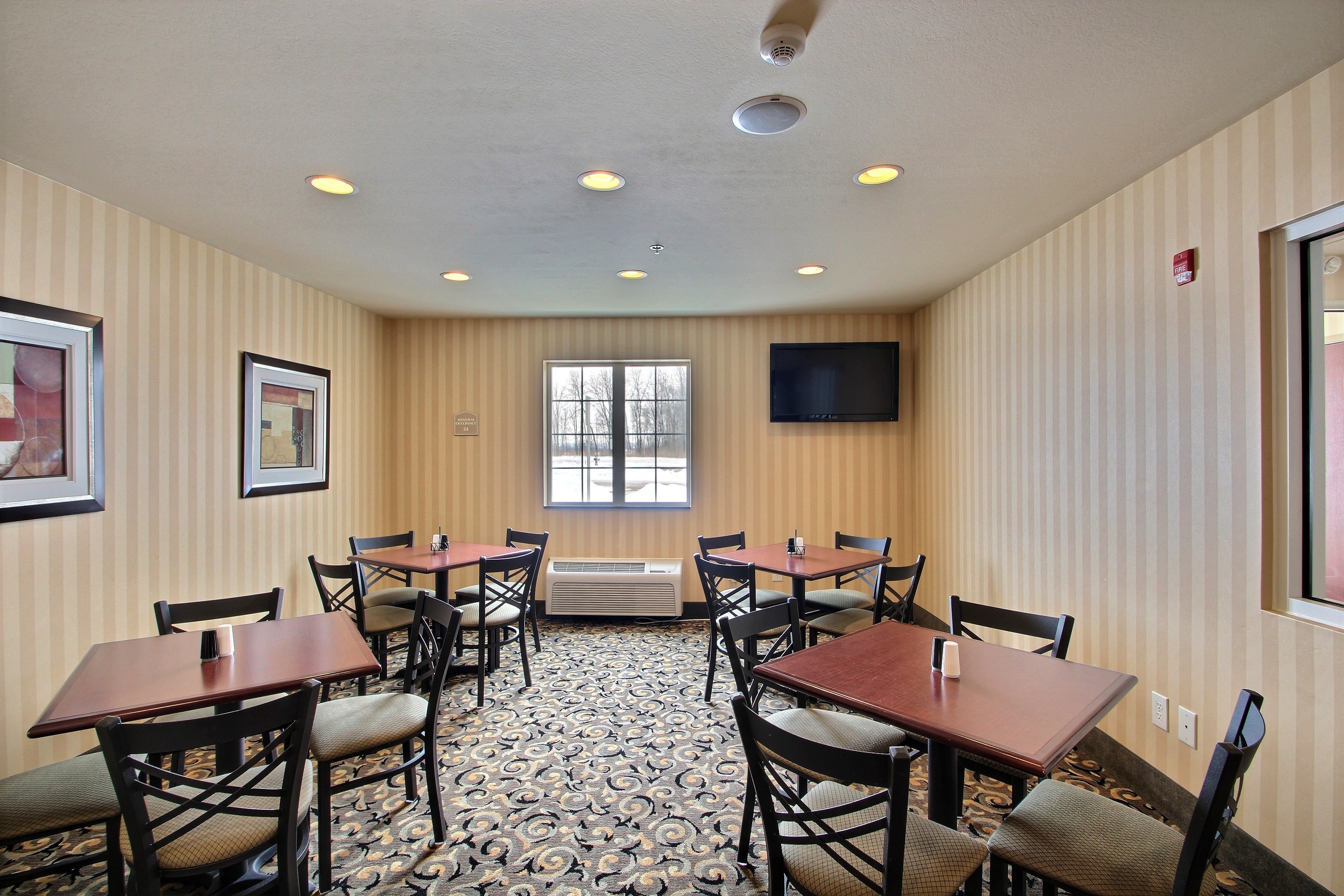 Cobblestone Inn & Suites -- Brillion, WI 37/40