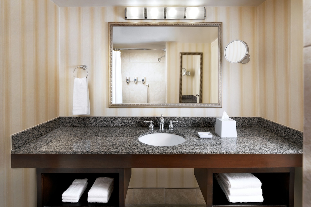 Four Points by Sheraton Richmond Airport 12/24