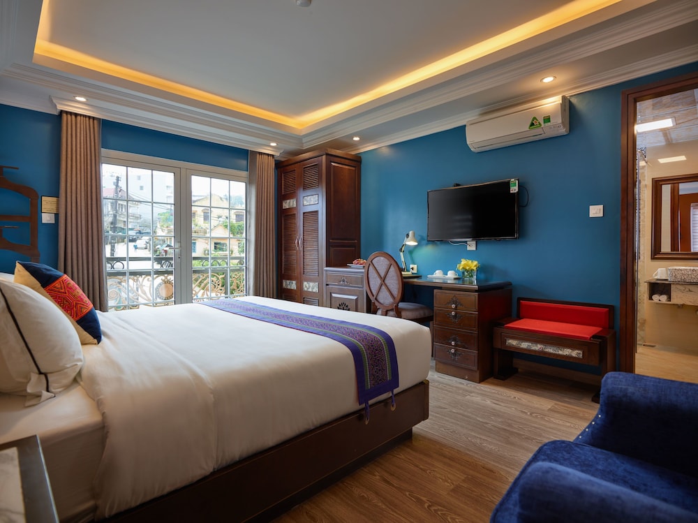 DELUXE, DOUBLE BED