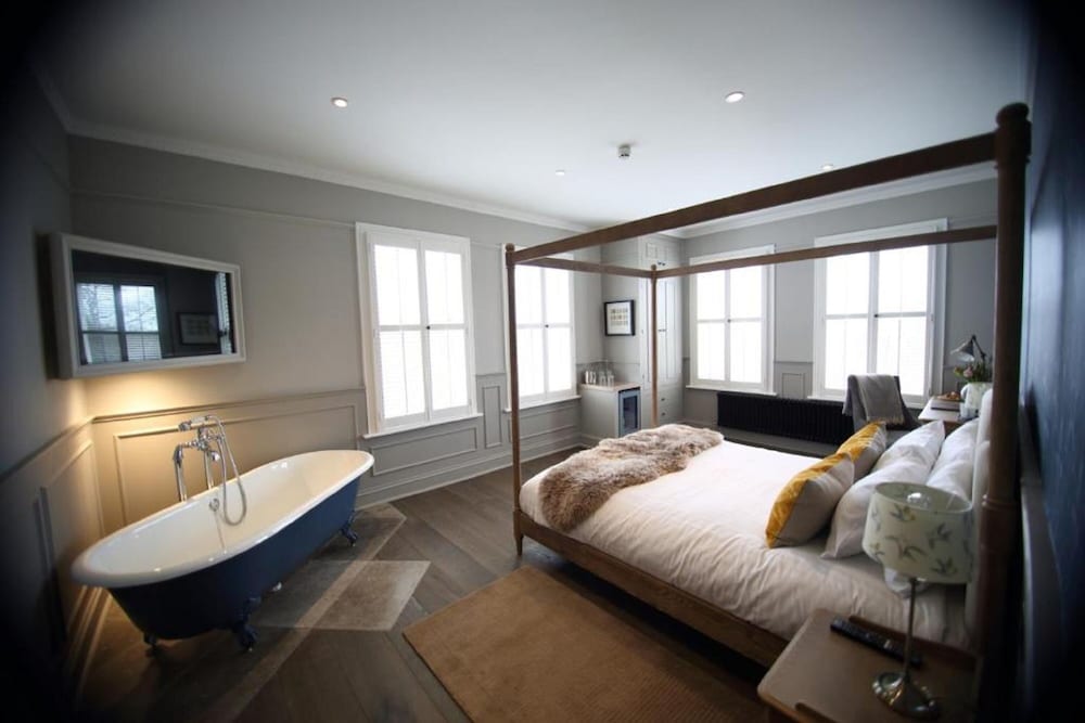 Hatton Court Hotel 24/48