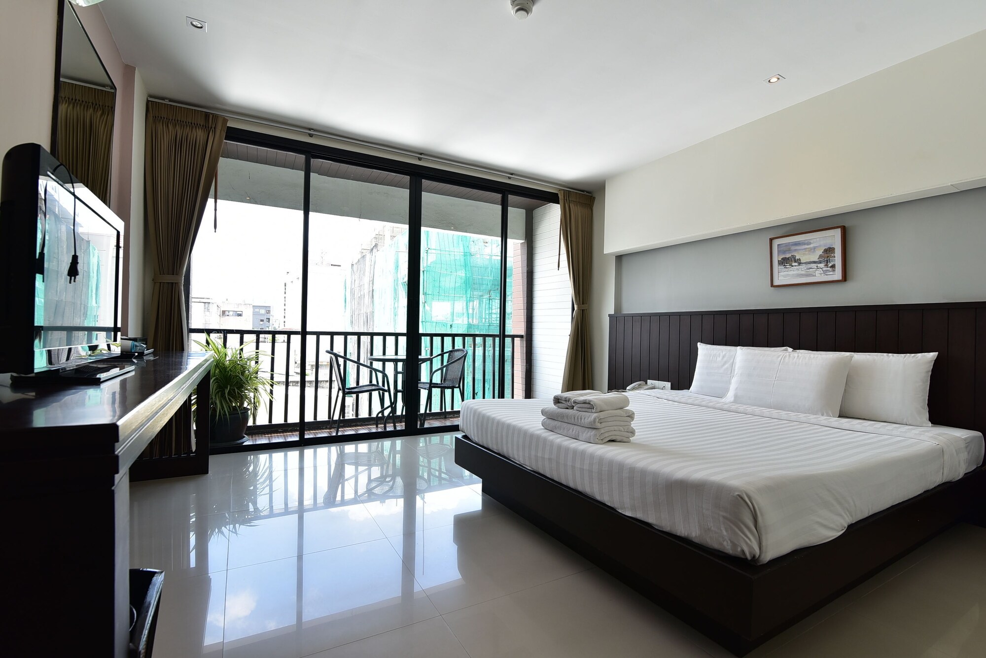 ROOM, DOUBLE BED