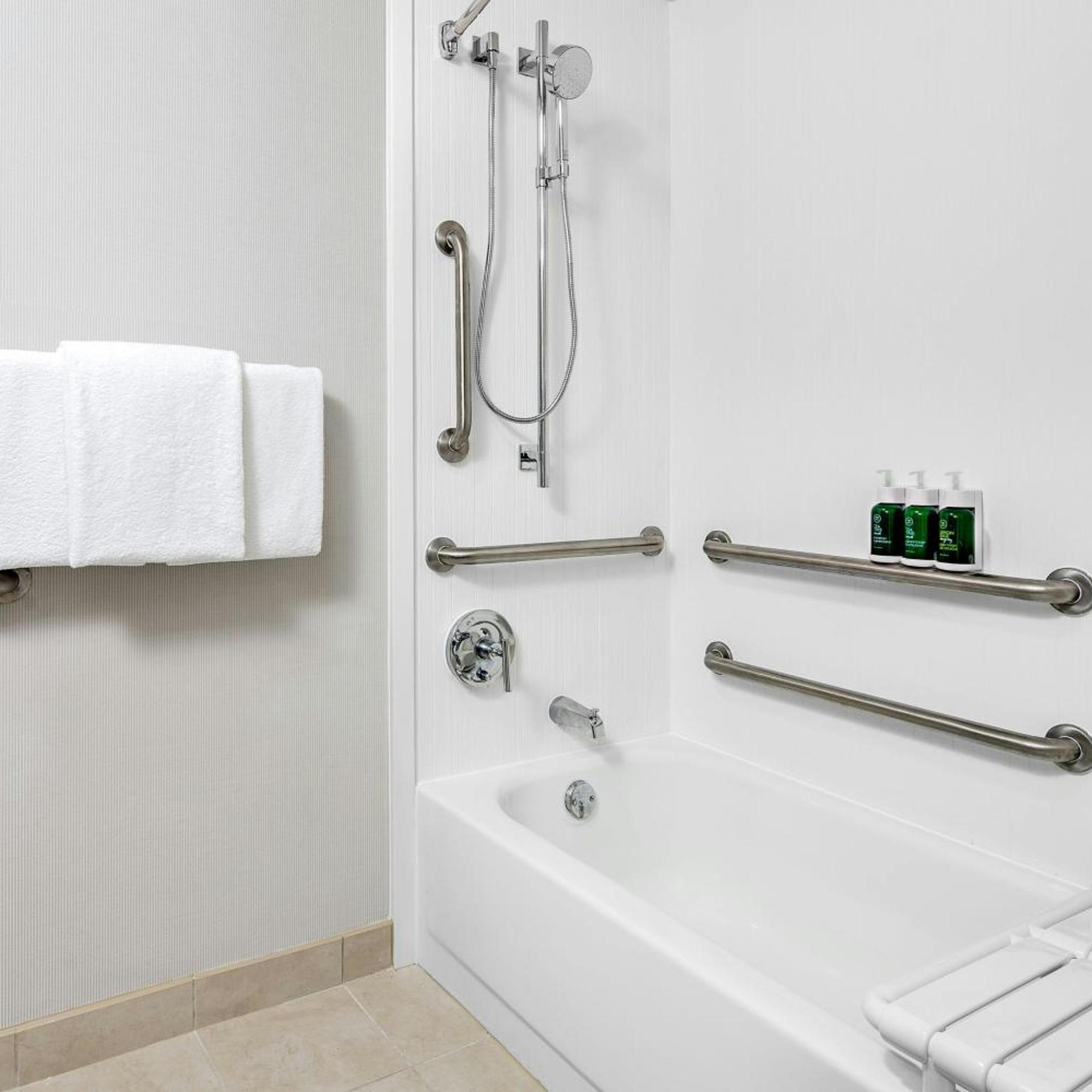 1 Bedroom, Renovated, 2 Rooms, Suite, 2 Queen Beds, Sofa، Courtyard Pittsburgh Airport 8/9