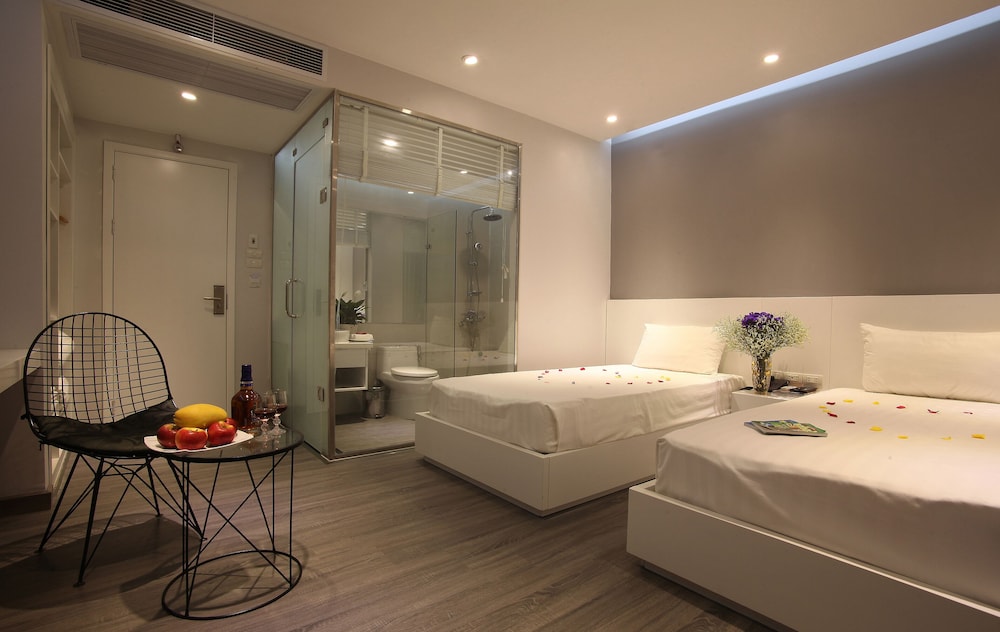Ping Hotel Hanoi 11/66