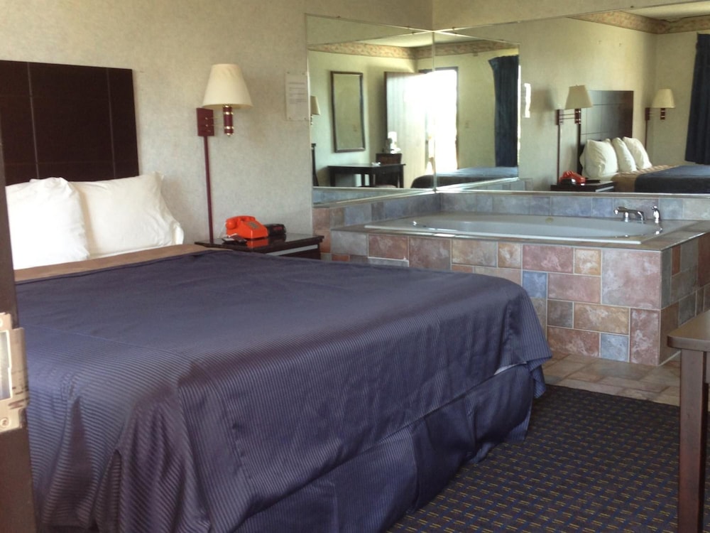 Del Amo Inn 10/26