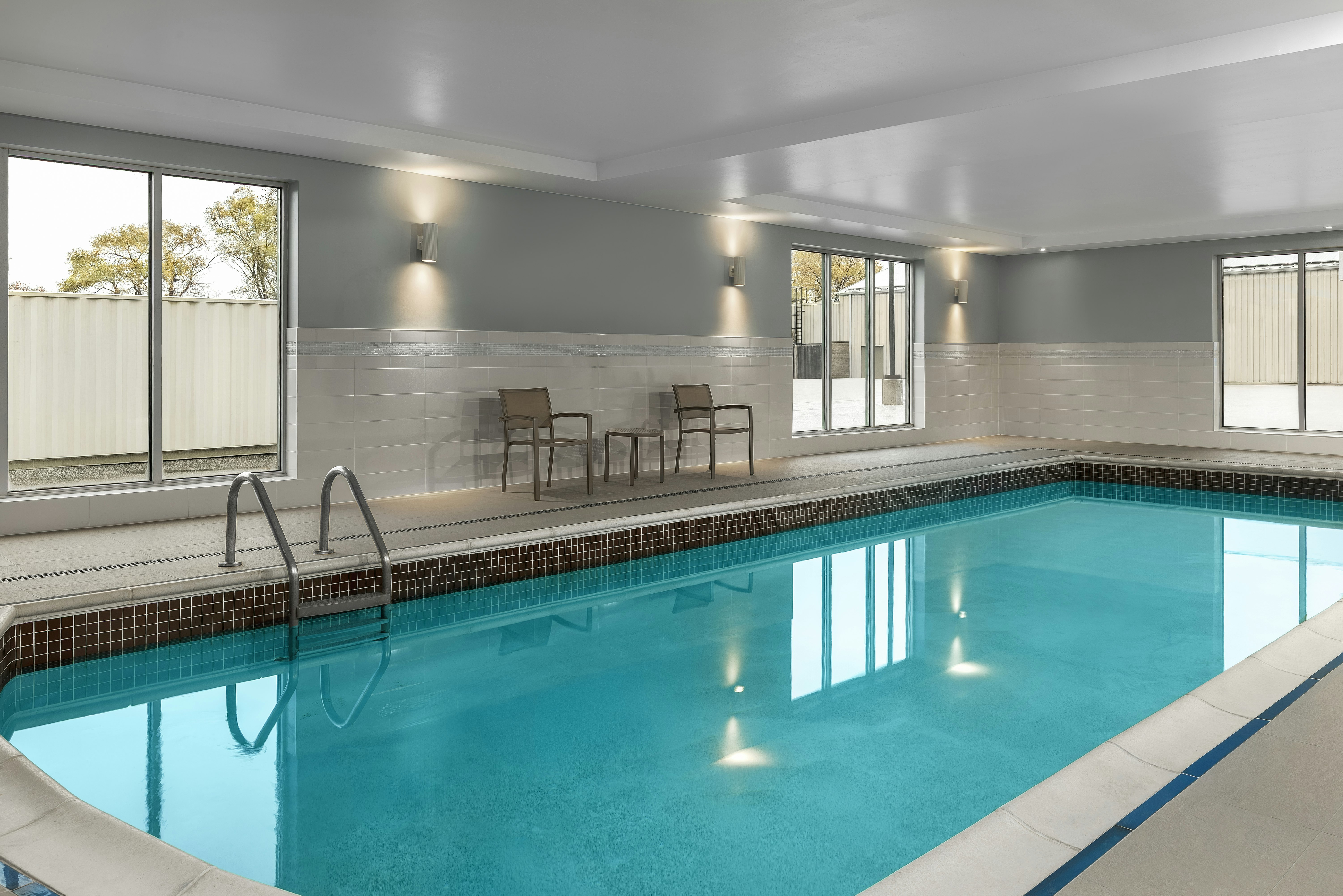 Holiday Inn Express Suites Chatham South 37/75