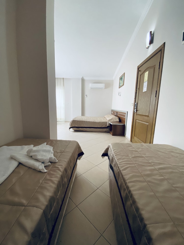 Lemon Hotel 21/50