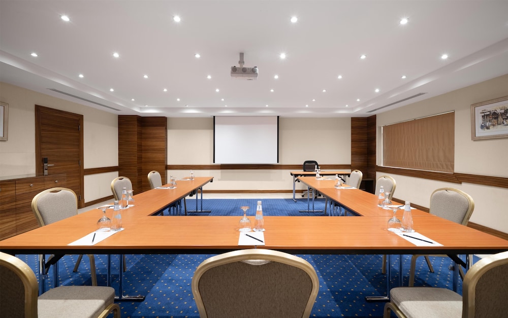 بارك إن باي راديسون الخبر(Park Inn By Radisson Al Khobar Hotel) 69/74