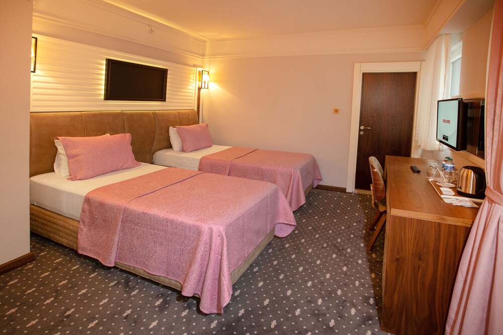 Jolnar Garden Hotel 10/50