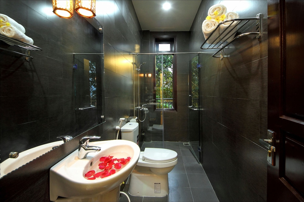 BLUE LAKE HOMESTAY 56/56