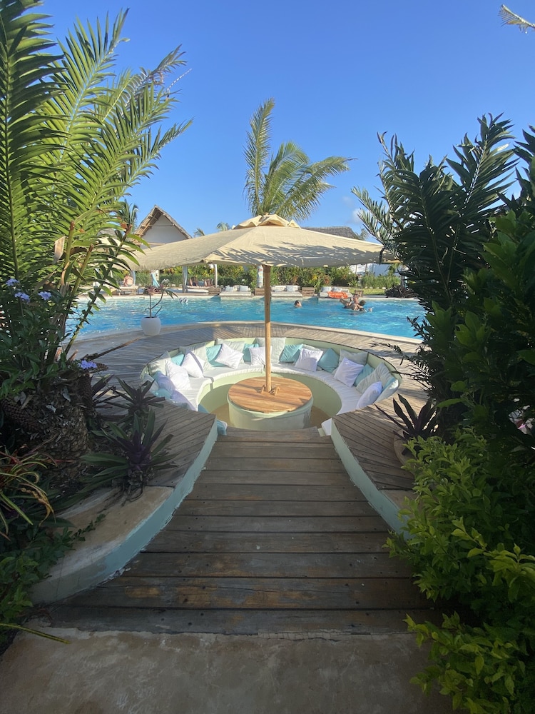 Zen Boutique Resort 40/50