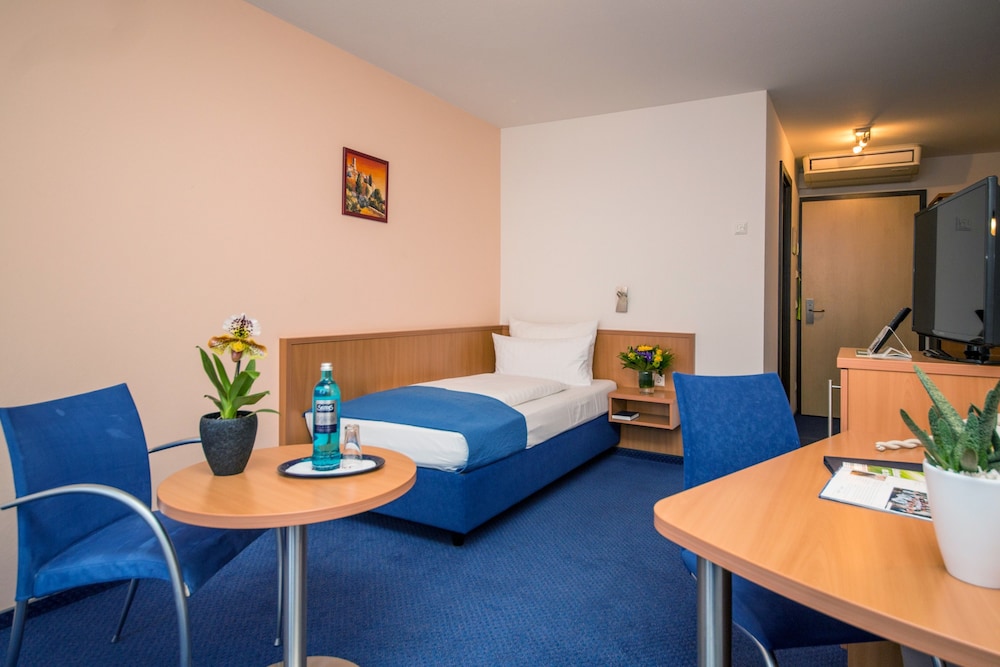 Hotel & Restaurant Goldener Pflug 60/77