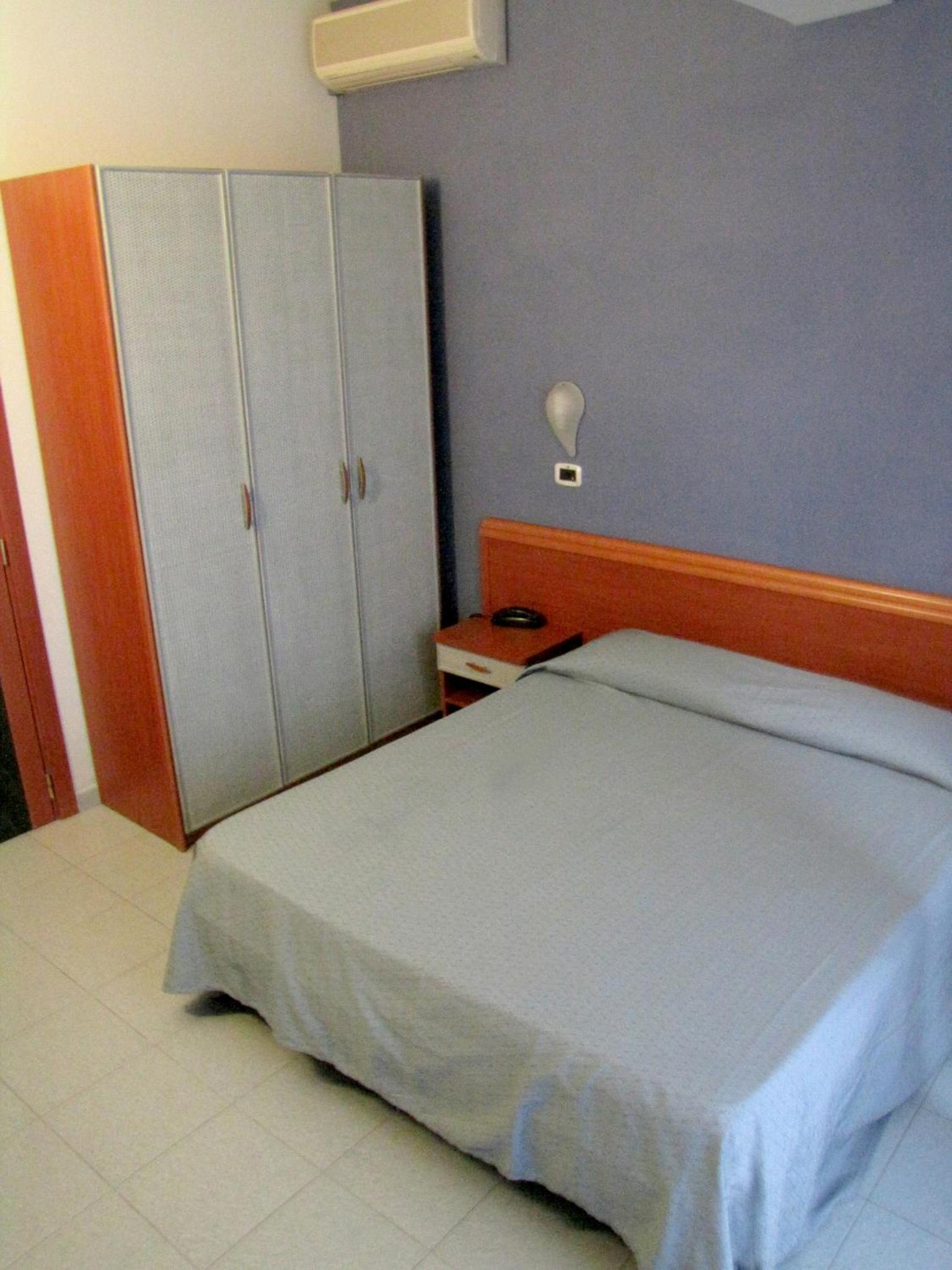 Room, Double or Twin Bed