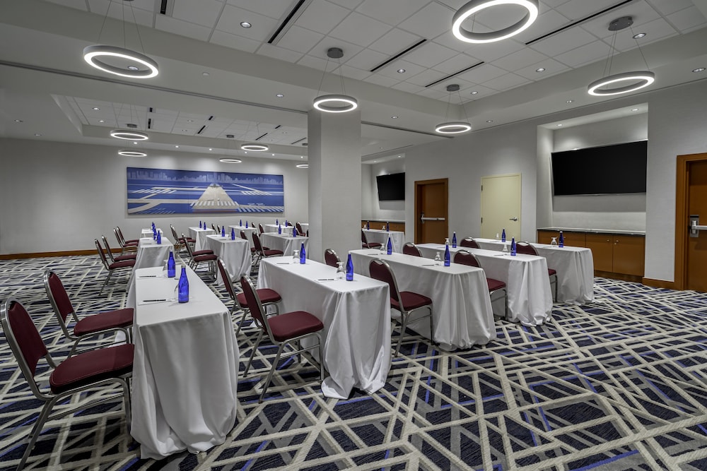 Embassy Suites by Hilton Boston at Logan Airport 41/65