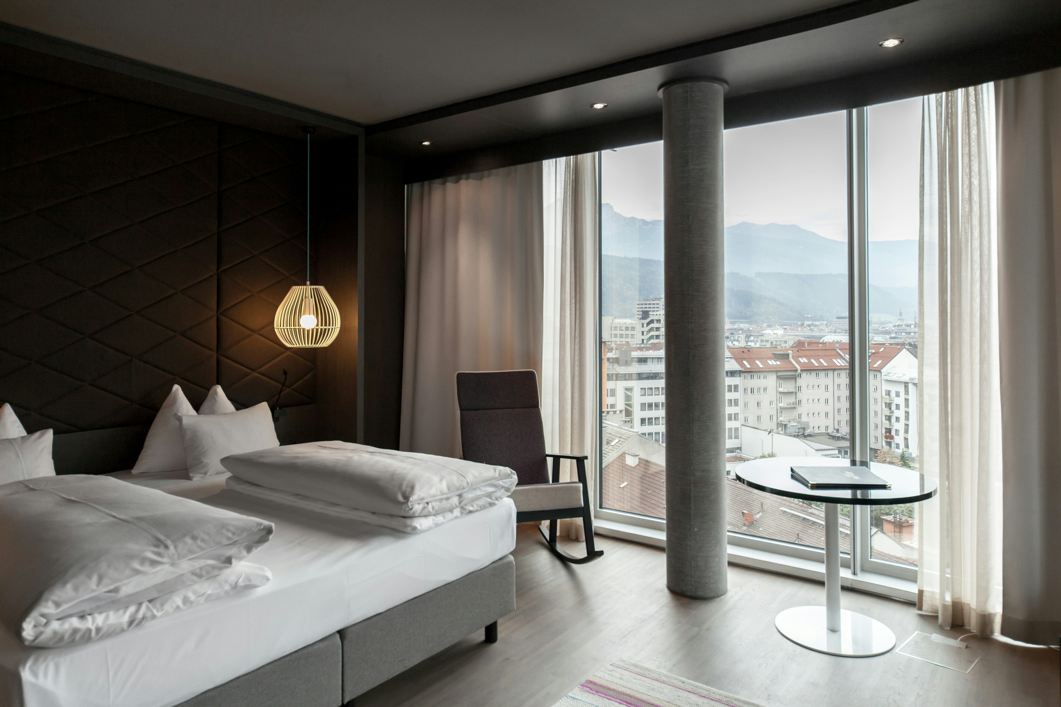 Adlers Hotel 4/59