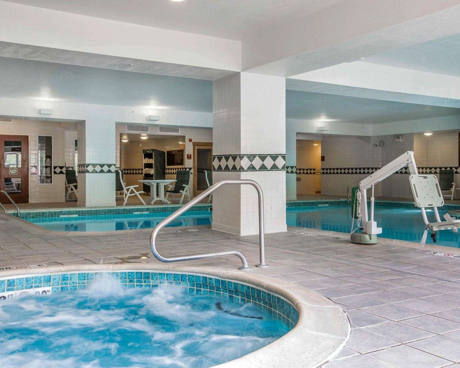 Comfort Inn and Suites Near Burke Mountain Saint Johnsbury, VT 14/32