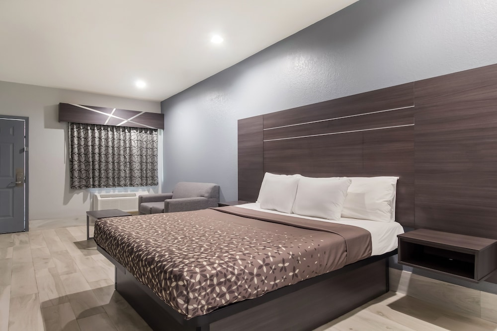 Americas Best Value Platinum Inn Suites 6/24