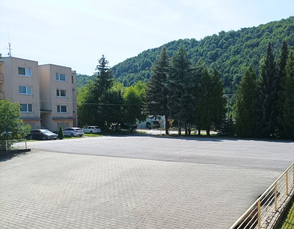 Hotel Podhradie 42/50