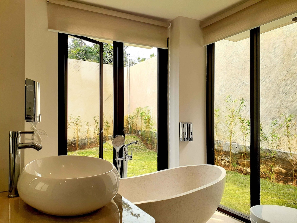 The Batu Hotel & Villas 47/50