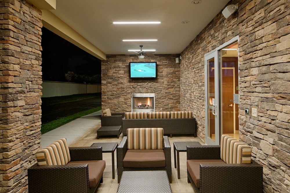 Fairfield Inn & Suites by Marriott Columbus Dublin 32/48