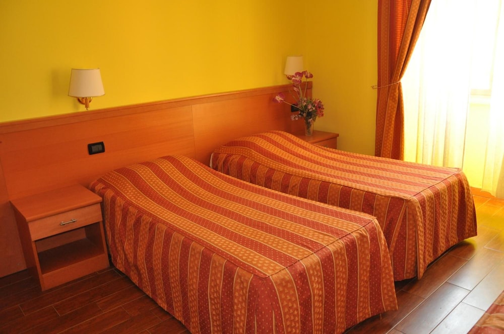 Hostel Beauty 38/64