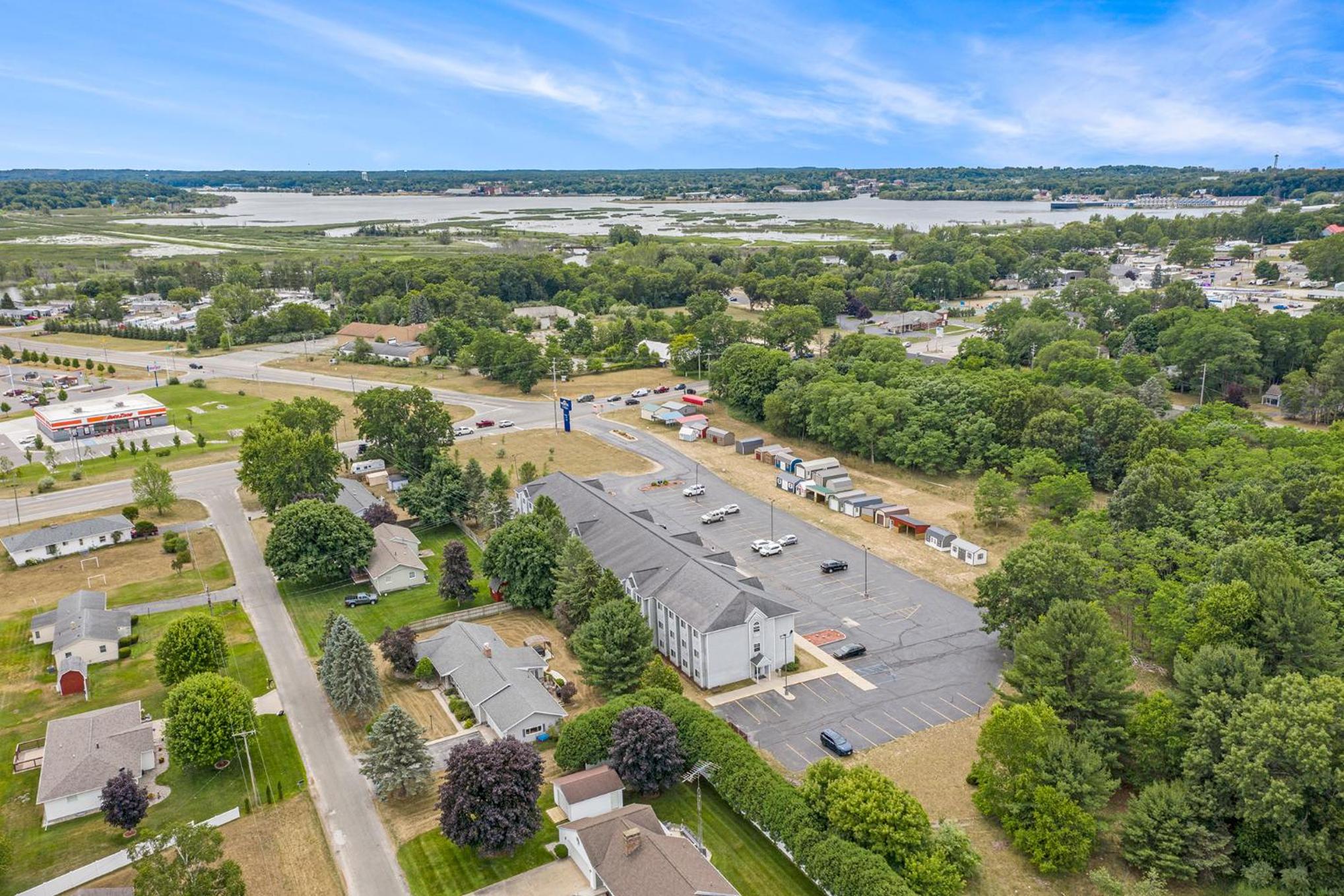 Microtel Inn & Suites by Wyndham Manistee 38/50