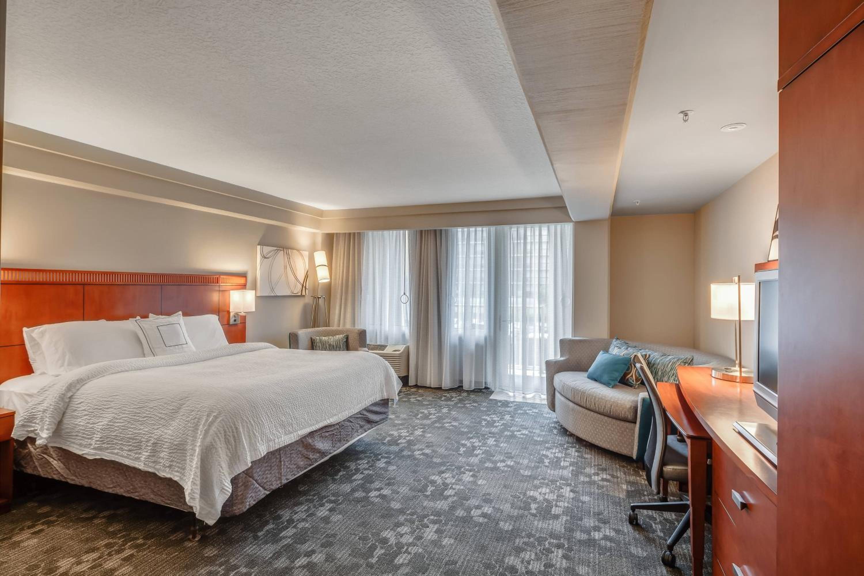 Guest Room, Mini, Suite, King Bed, Inland View, Sofa, Large