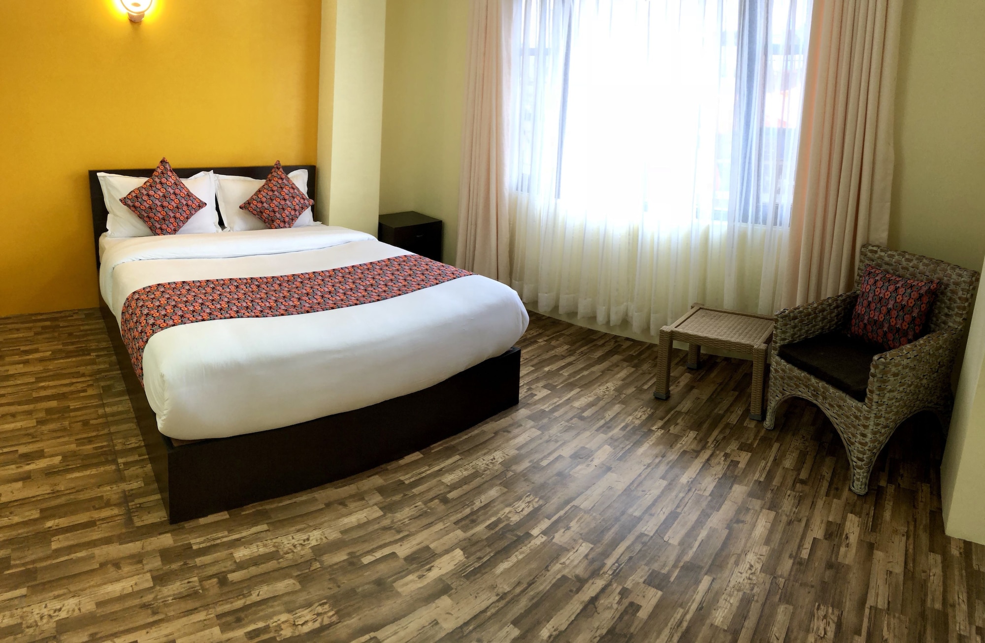 DELUXE, DOUBLE OR TWIN BED, CITY VIEW