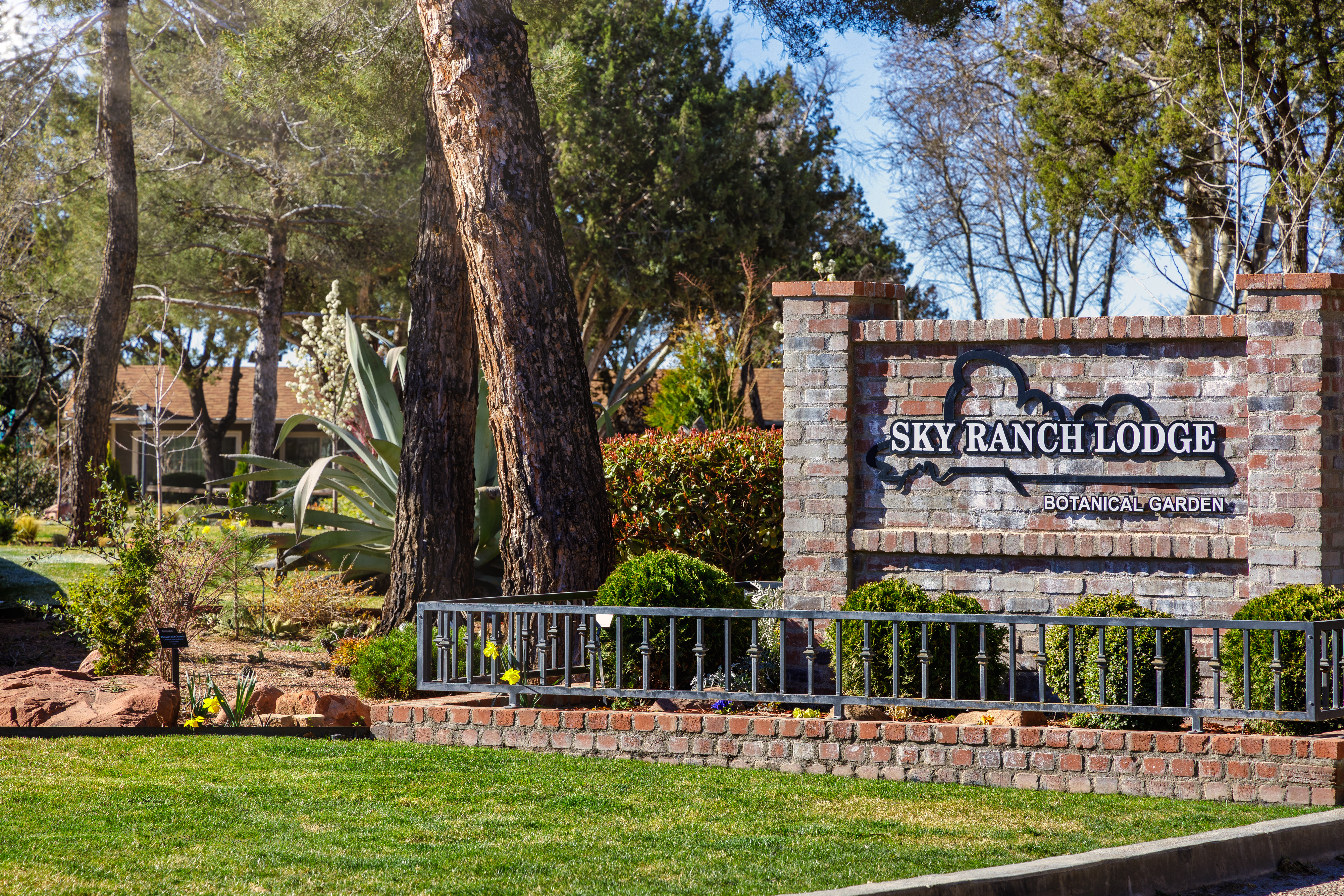 Sky Ranch Lodge 40/44