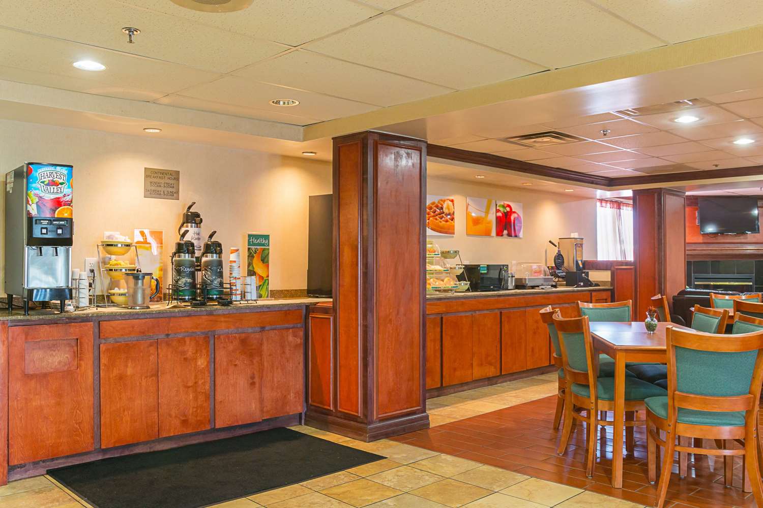 Quality Inn and Suites Detroit Metro Airport 22/27