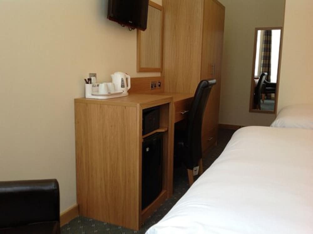 Regency Hotel Parkside 20/26