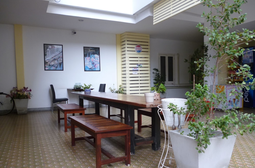 Sri Krungthep Hotel 62/77