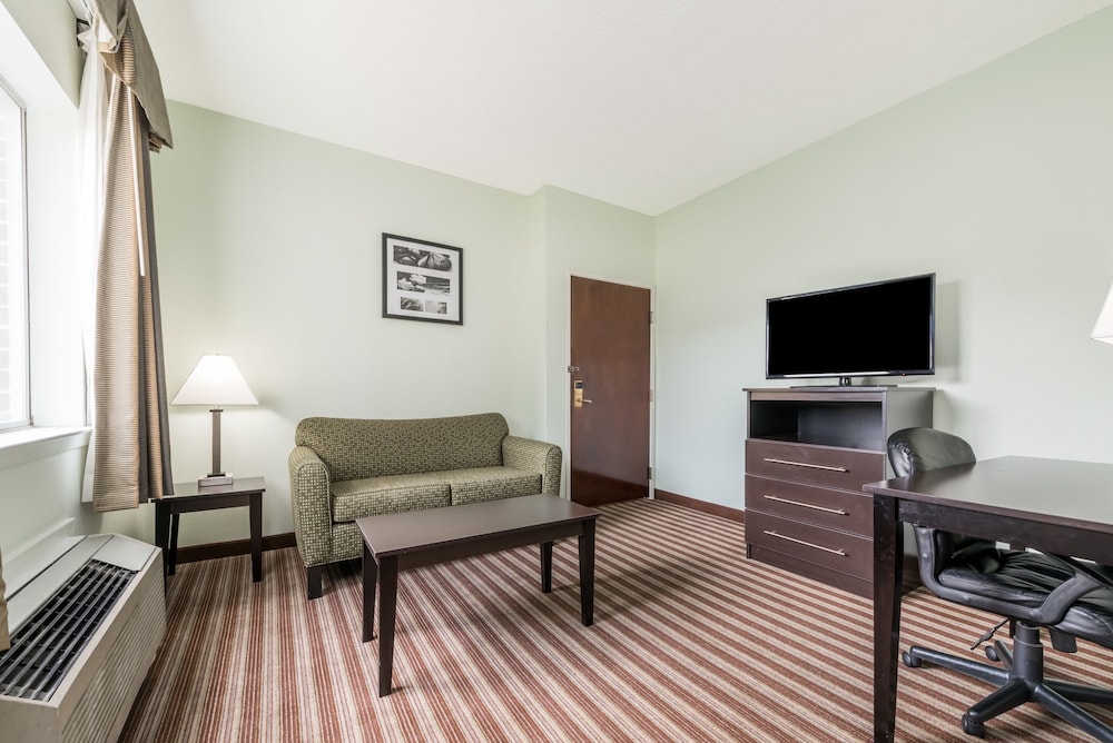 Days Inn Suites By Wyndham Dallas 20/27