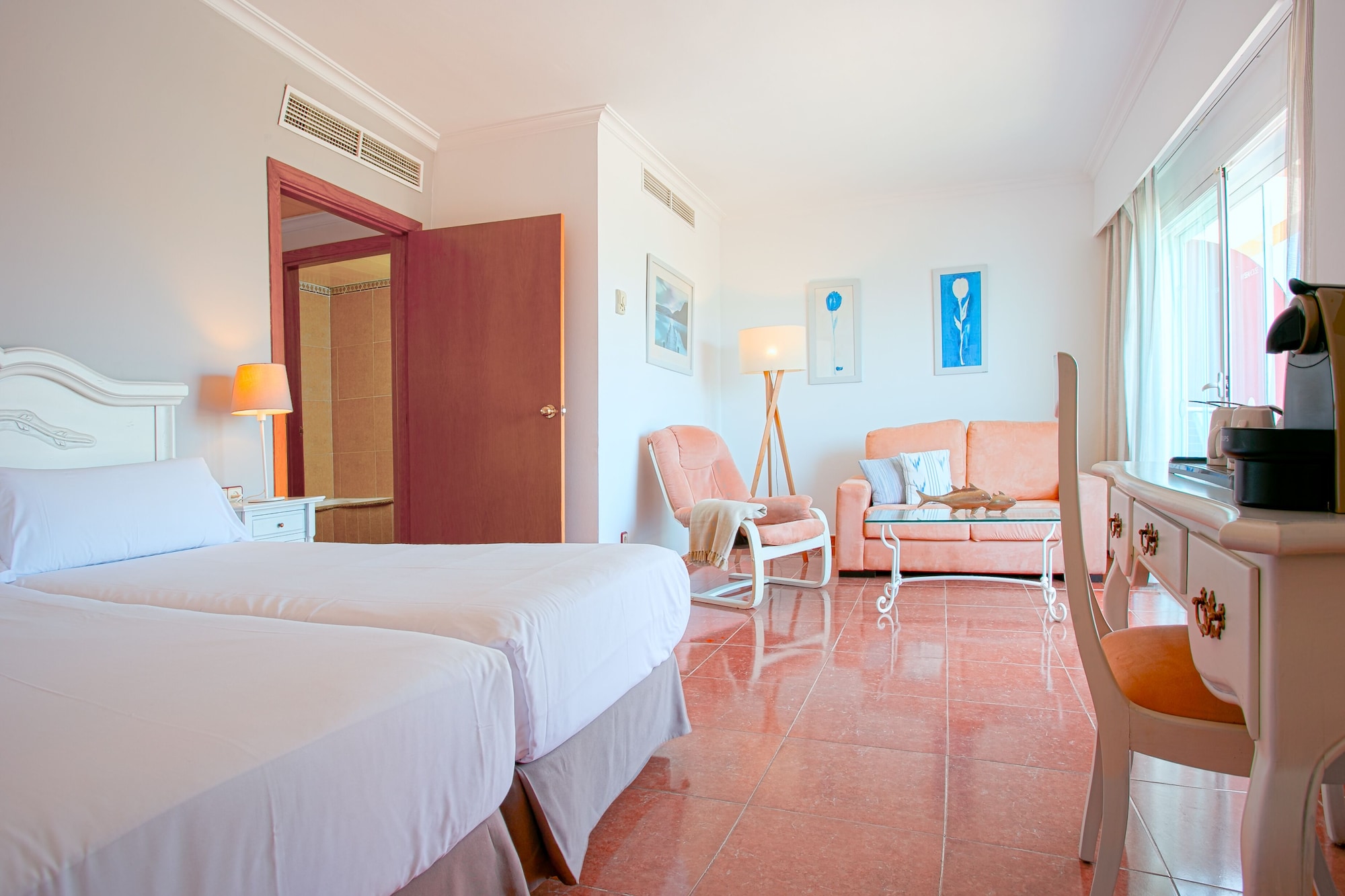 Junior Suite, Twin Beds, Partial Sea View, Side Sea View, Balcony