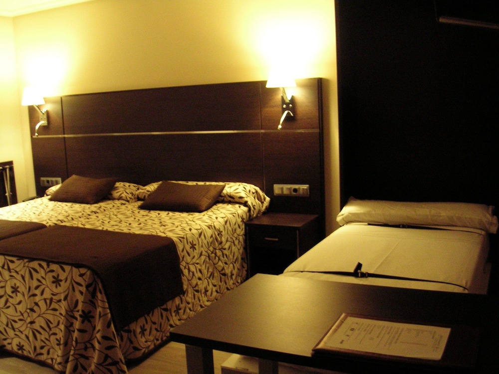 HOTEL FRANCISCO II 13/24