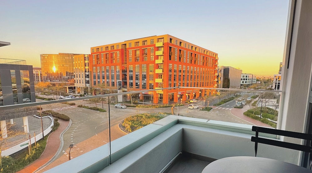 Axis Luxury Apartments 8/25