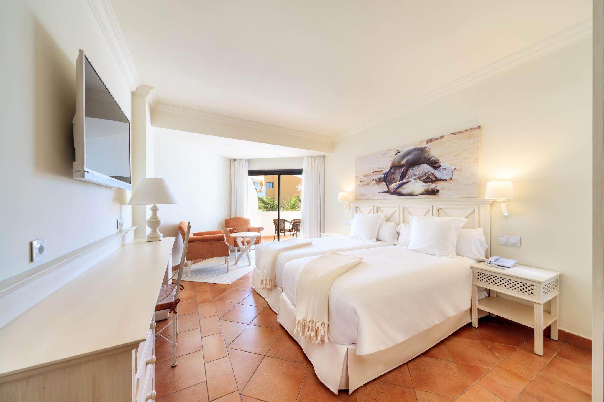 Room, Lateral Side Sea View