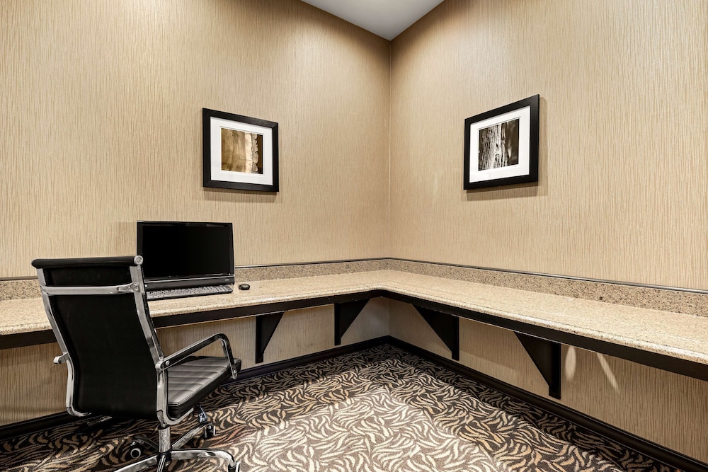 Sonesta Essential Indianapolis Airport 25/34