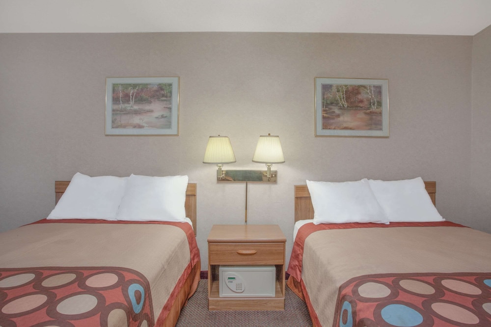 غرفة بسريرين مزدوجين للمدخنين، Super 8 By Wyndham Carlisle North 2/3