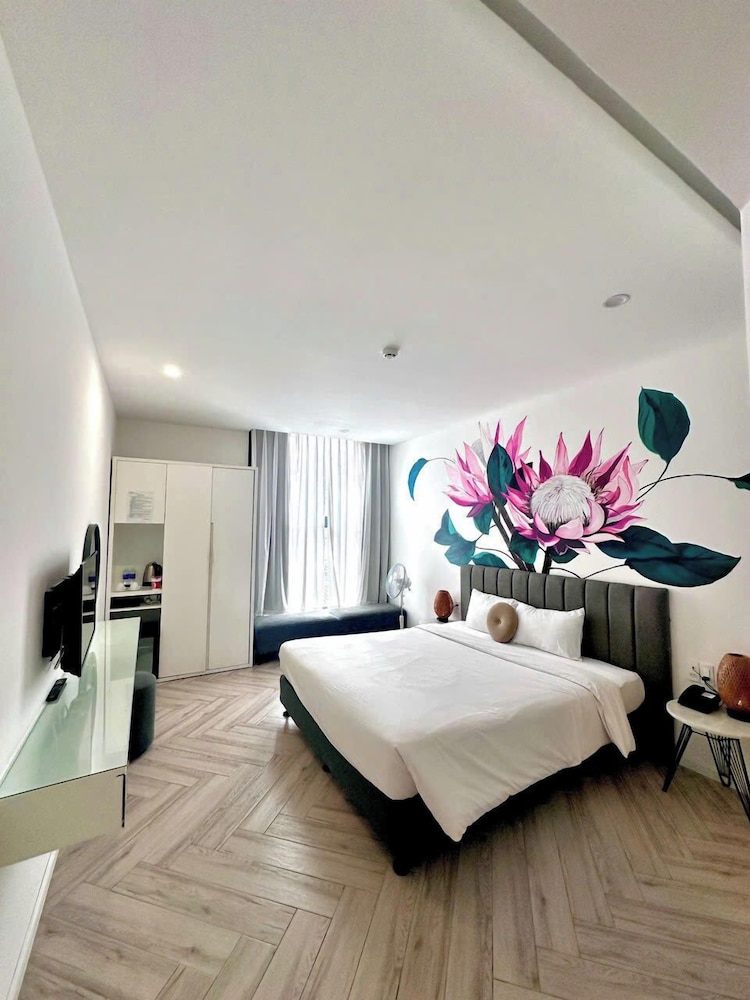 Len's Hotel 13/50