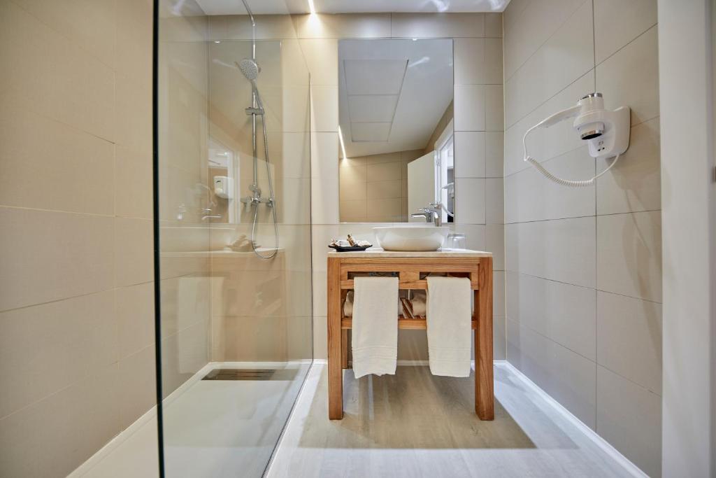 Room, Triple, Lateral Side Sea View، Ibersol Torremolinos Beach 10/10