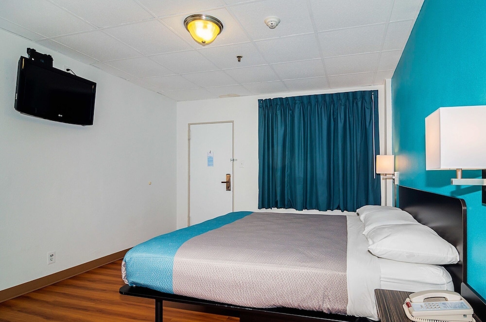 Motel6 Elmsford, NY - White Plains 20/50
