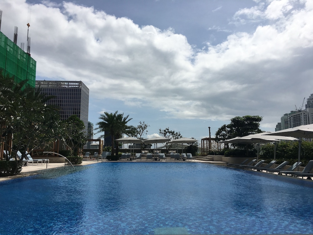 Shangri La At the Fort Manila 5/111