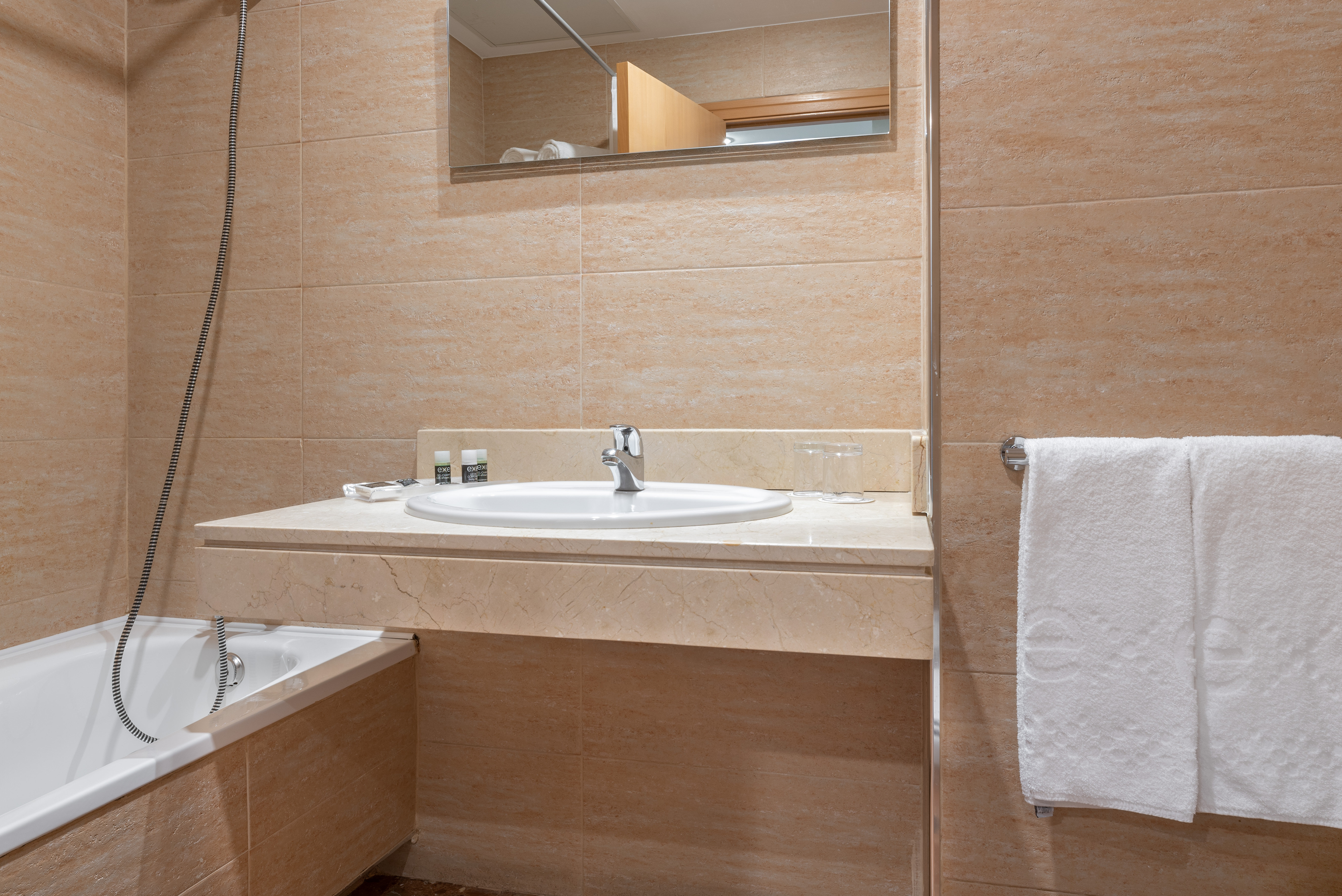 APARTAHOTEL EXE CAMPUS SAN MAMES 45/47
